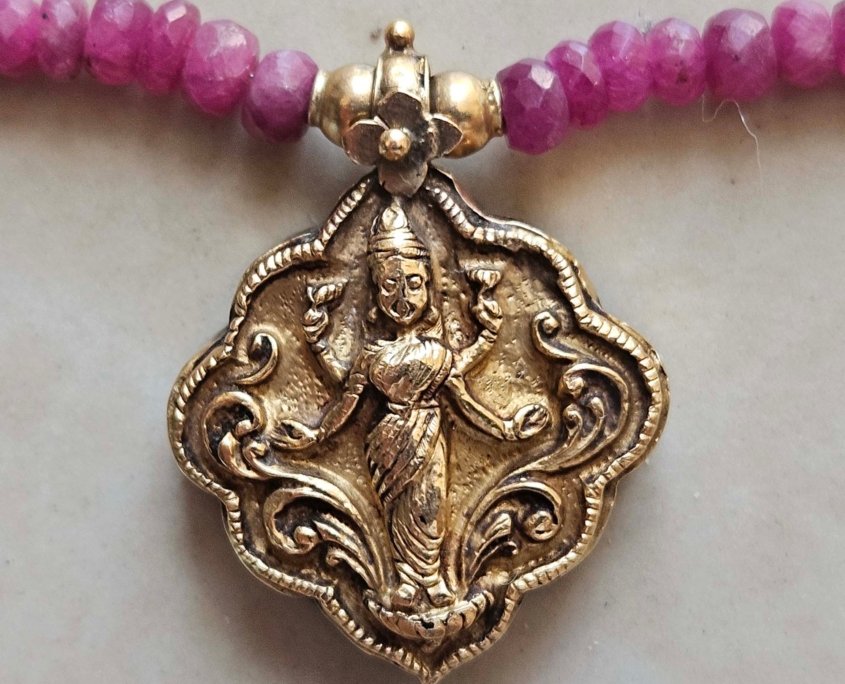Lakshmi+gold 01